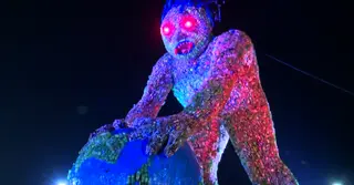 কুড়িয়ে পাওয়া ১০ টন বর্জ্যের ‘প্লাস্টিক দানব’